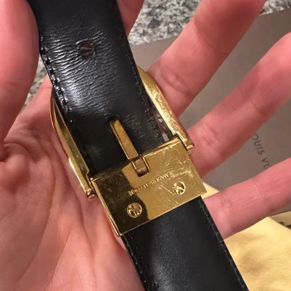 Louis Vuitton EPI LEATHER Belt with Golden Buckle - Picture 7 of 10
